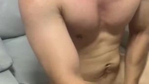 Estoy tan caliente mis bolas llenas necesitaba drenarlas